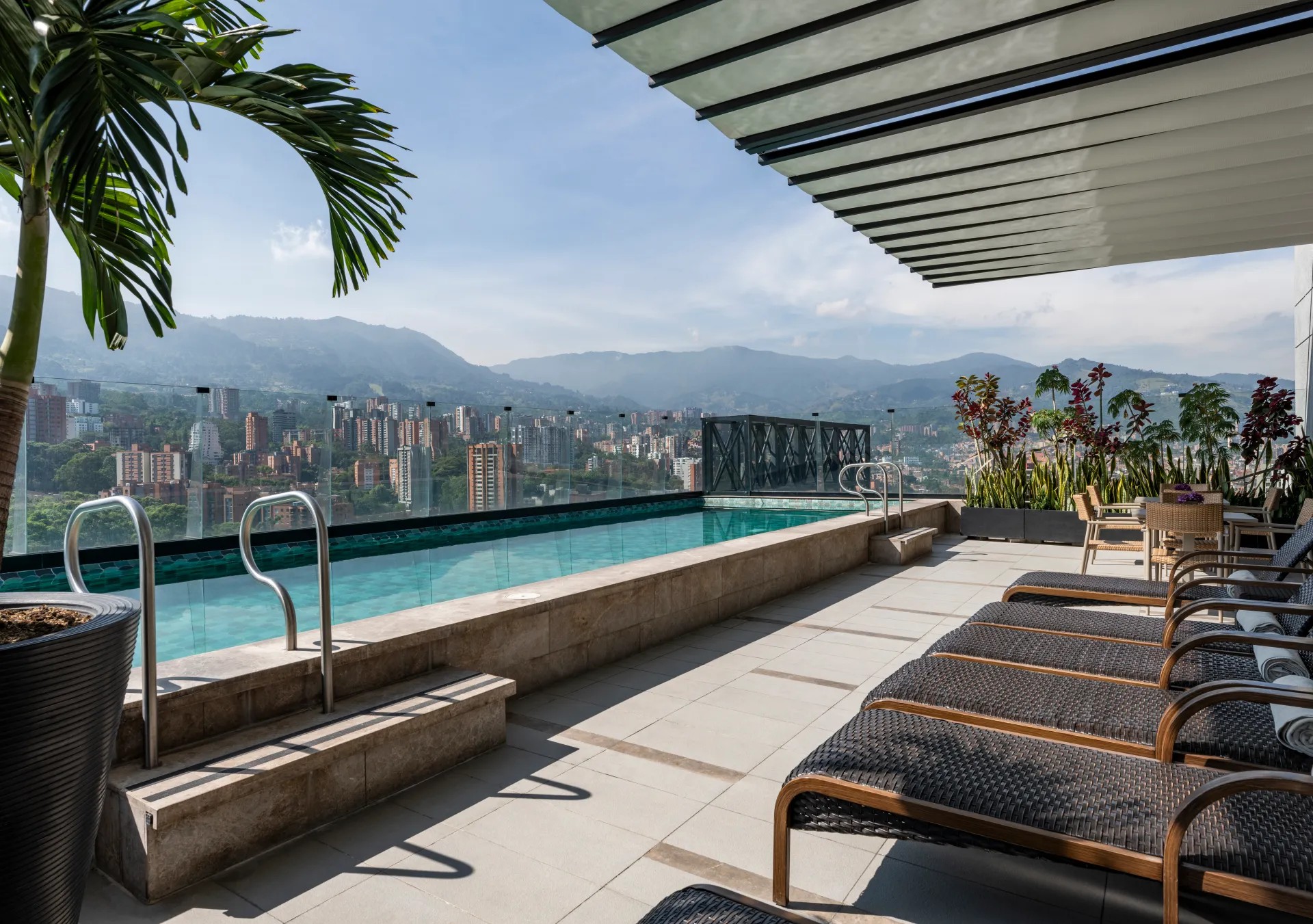 York Medellin — внешний вид